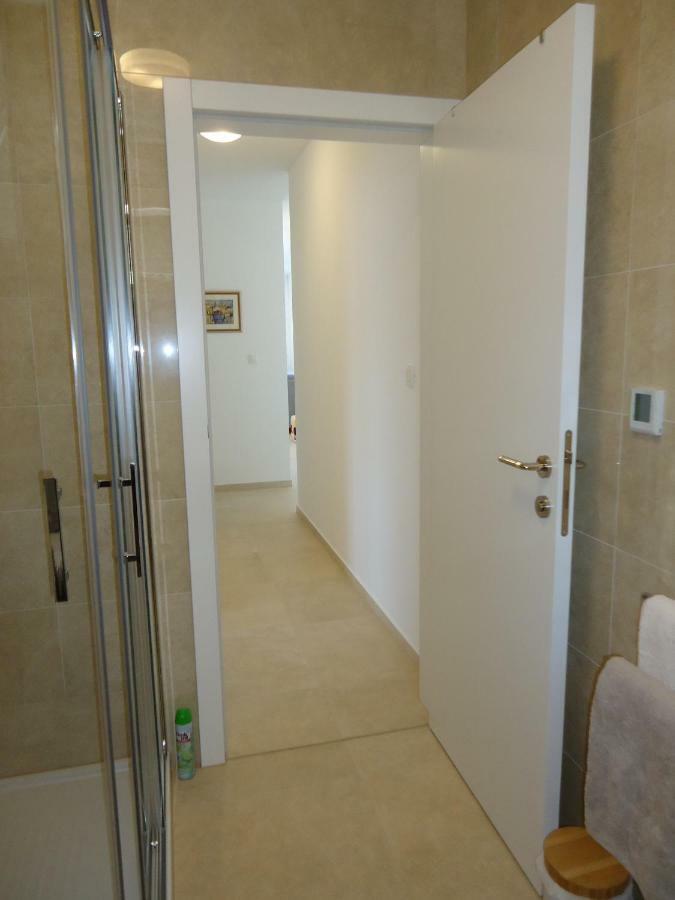 Apartment Pipe Malinska Exterior photo